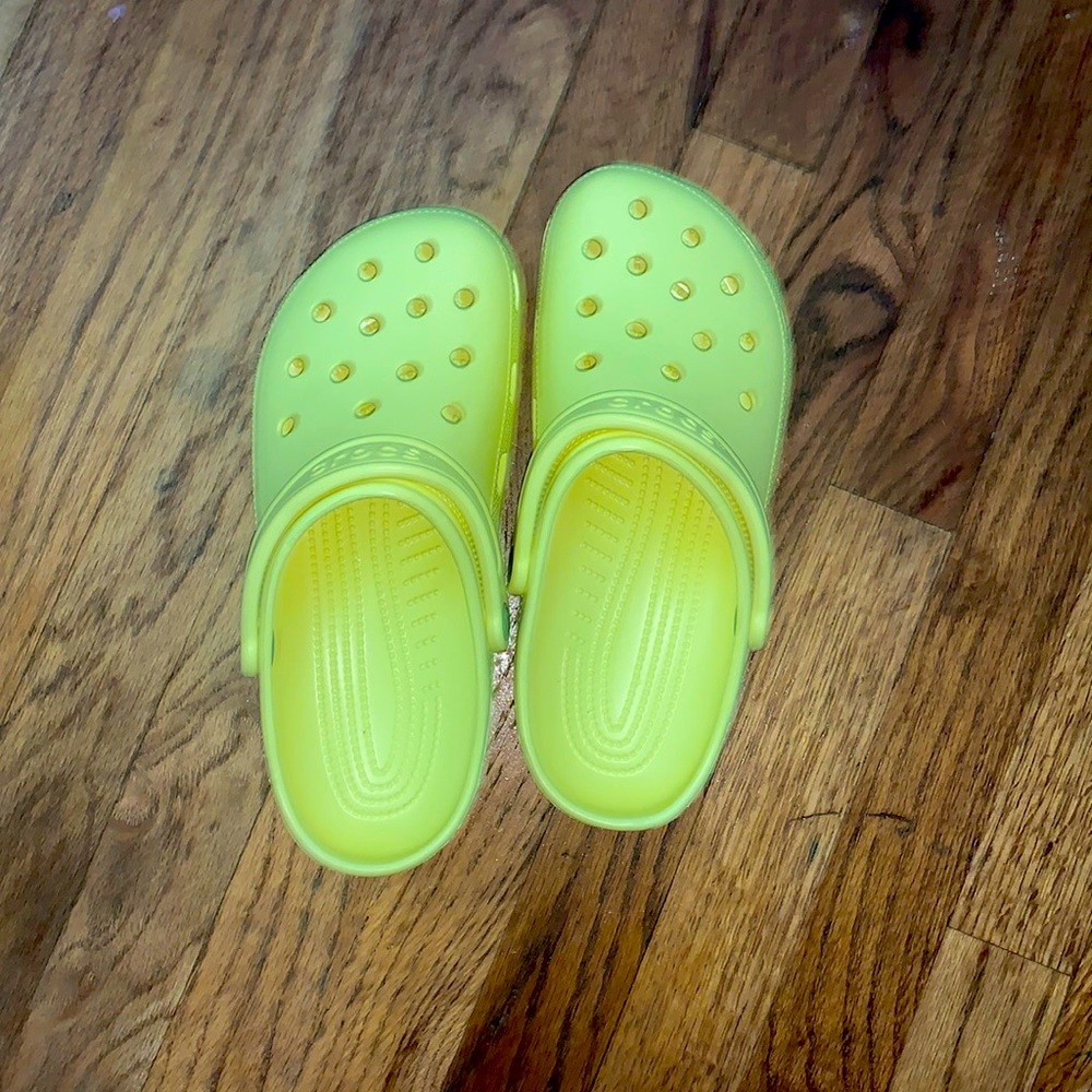 NEW! Womens 7HD crocs size 9 (mens 7)